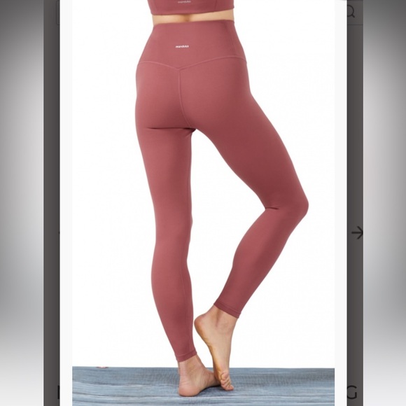 Manduka Essence Leggings in Clay XS - Picture 3 of 8